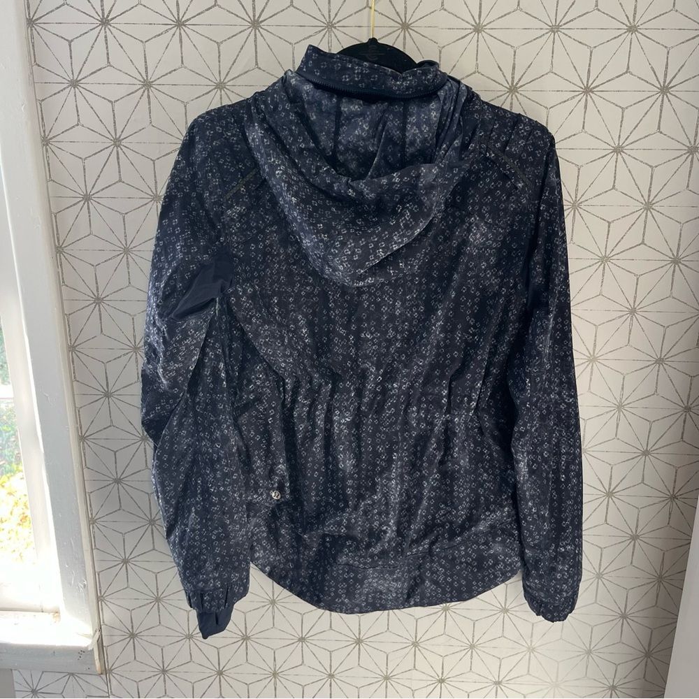 Lululemon Spring Forward Jacket
Kanoko Twist Inkwell Ghost / Inkwell - Picture 13 of 14